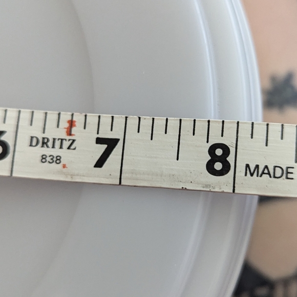 Disney/Kellogg 8 x 4 in plastic bowl w/snap on lid - Picture 3 of 5